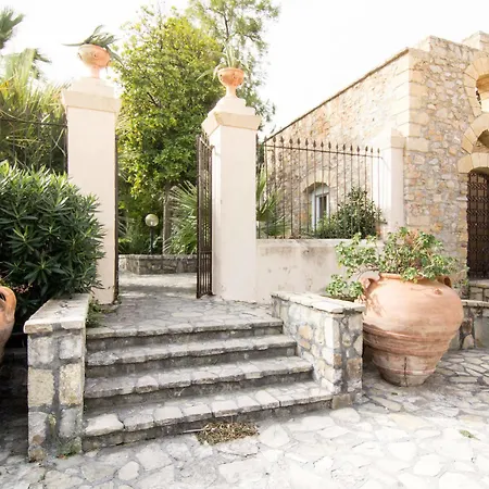 Torre Artale Hotell 4*